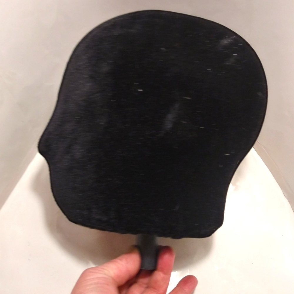 Maniqiin form head with removable plush protector